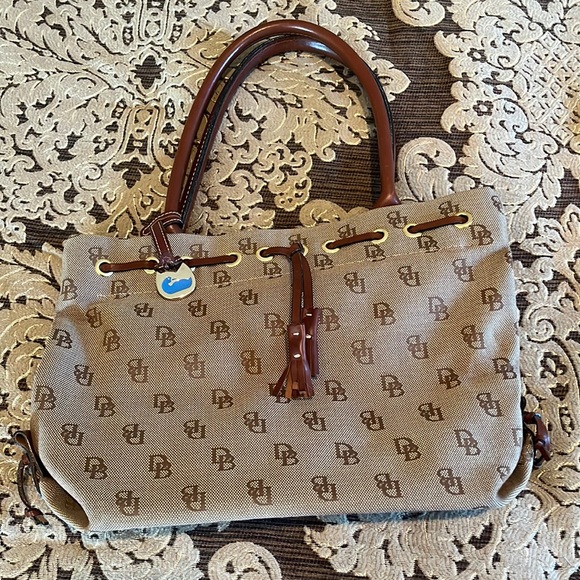 Dooney & Bourke Handbags - DOONEY & BOURKE Signature Tote